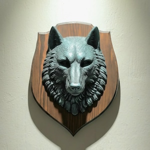 Wandskulptur mit Wildtiermotiv, Wolfskopf zur Wandmontage, Museumsqualität – handgegossenes Acryl-Stein-Komposit