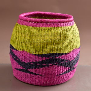 Pot laundry basket, small wicker laundromat hamper, Bolga storage organizer, colored-straw basket, gift for new home, blanket storage basket