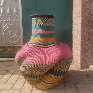 Cesta de arte Bolga / jarrón de paja grande tejido / cesta de decoración de habitación / cesta de diseño grande / cesta de maceta ondulada / cesta de arte tejida / cesta grande de flores de mimbre
