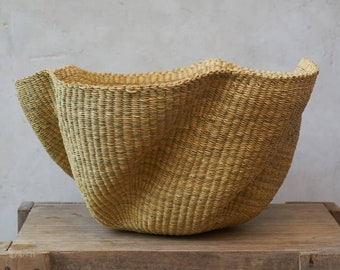 Natural straw storage bowl| kitchen storage basket| wavy rattan storage bowls| 14inches wide fruit storage basket| Bolga storage basket