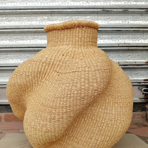 Jarrón de mimbre tejido a mano, cesta grande de paja, cesta basasa, cesta ondulada, cesta para decoración, cesta de decoración de oficina, cesta de paja para arte