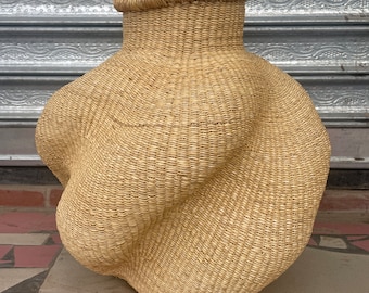 Wicker flower pot basket, straw flower vase, cute wavy decor basket, natural straw vase, basket for home decor, mini Basabasa basket