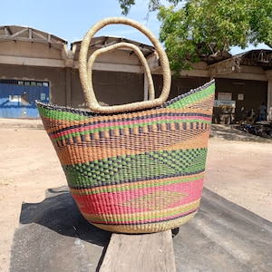 Shopping basket with handle| Bolga u-shopper basket| handwoven straw wrist basket| African market basket| camp basket| top handle basket bag