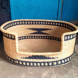 Handwoven dog lounge| large dog pet bed| Small puppy basket| Bolga straw dog basket| Large dog bed| Rattan dog bedgister| handmade dog bed