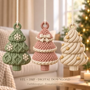 Könnte beinhalten: Drei hängende Weihnachtsbaumschmuck-Anhänger mit Strickoptik. Links salbeigrün mit weißen Schneeflocken, mittig altrosa mit cremefarbener Schleife und Rand, rechts cremefarben mit goldenen Kugeln. Text: STL + 3MF • DIGITAL DOWNLOAD. Farbbeispiel • Visualisierung.