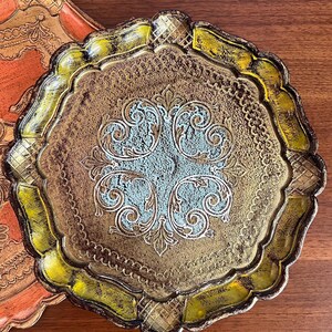 Vintage Italian Ornate Carved Wood Hexagon Tray in Gold and Aqua Center Design immagine 2