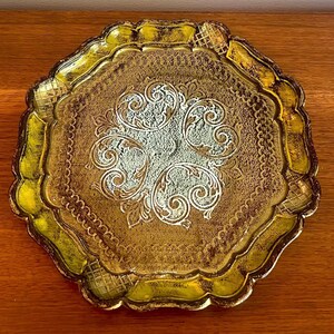 Vintage Italian Ornate Carved Wood Hexagon Tray in Gold and Aqua Center Design immagine 3
