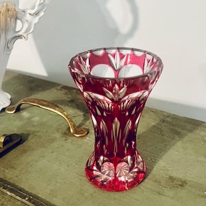 Vintage Nachtmann cranberry doorzichtige kristallen vaas 5 1/2 inch