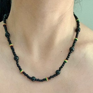 Perlenkette/Herrenhalskette/Surferhalskette/Schwarze Perlenkette/Rot gelb rot/Reggae-Halskette/Rasta-Halskette/Handgemacht/Jamaikanisch/Rastafari
