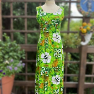Vintage Royal Hawaiian Grün Floral Barktuch Empire-Taille Kleid | 1960er Jahre Aloha Hawaii Kleid Grün Gr L L