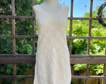Vestido corto de crochet vintage / Vestido corto de punto con estampado de rombos color marfil de Loomtogs