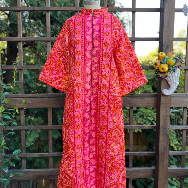 Vintage 60s Quilted Floral Housecoat: Pink Lounge Jacket, Size L