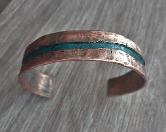 Manchette en cuivre martelé avec ligne de rouille turquoise, bracelet élégant martelé, cadeau du 7e anniversaire, bracelet en cuivre, bracelet en cuivre personnalisé