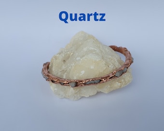 Manchette en cuivre martelé avec quartz blanc laiteux, bracelet en cuivre avec pierre précieuse blanche neige, cristaux bruts en résine époxy, bracelet rond en cuivre
