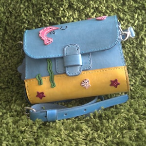 Borsa a tracolla in pelle fatta a mano con tema gamberetti - Pelle conciata al vegetale - Borsa a tracolla - Gamberetti - Gamberetti - Regalo fatto a mano