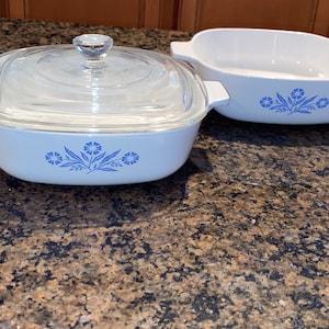 Set of 2 Vintage Corning Ware Cornflower Blue 1 quart casserole dish with lid, blue floral on white.