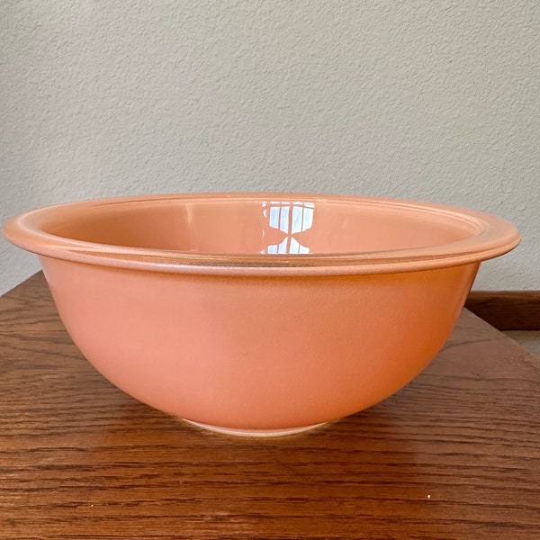 Pyrex Vintage Mixing Bowl Peach Clear Bottom #323 1.5L