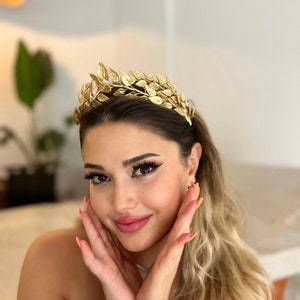 Gold Leaf Crown — image 3