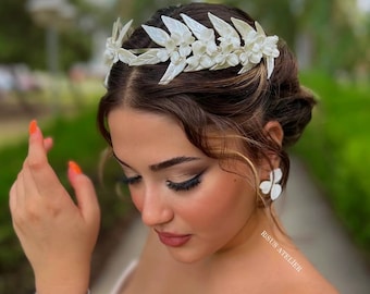 Bandeau nuptial floral blanc de porcelaine, couronne de perle, bandeau de mariée de fleur de Boho, casque floral de mariée, postiche de mariage