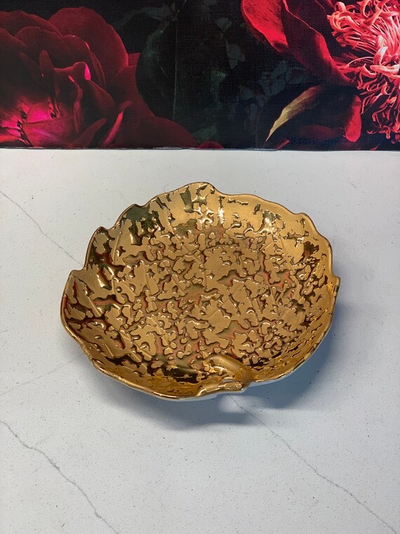 Vintage weeping bright gold gem