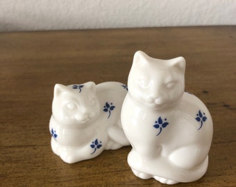 Vintage Pair Blue and White Ceramic Kittens Enesco Giftware