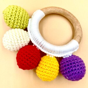 Montessori Colorful Crochet Rattle, Rainbow Amigurumi Rattle, Grasping Ring, Gripping Ring, baby gift newborn, educational toys baby image 3