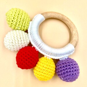 Montessori Colorful Crochet Rattle, Rainbow Amigurumi Rattle, Grasping Ring, Gripping Ring, baby gift newborn, educational toys baby image 2