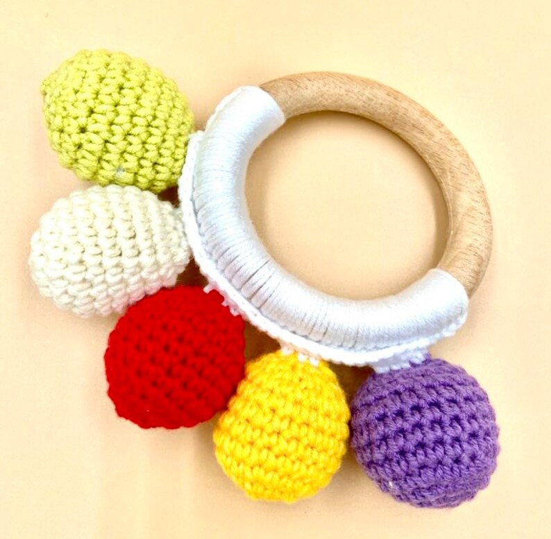 Montessori Colorful Crochet Rattle, Rainbow Amigurumi Rattle, Grasping Ring, Gripping Ring, baby gift newborn, educational toys baby image 2