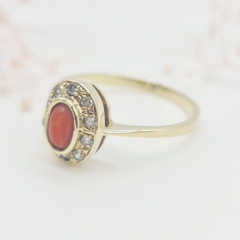 Exquisite vintage ring made of 585 yellow gold with coral cabochon and zirconia stones image 3