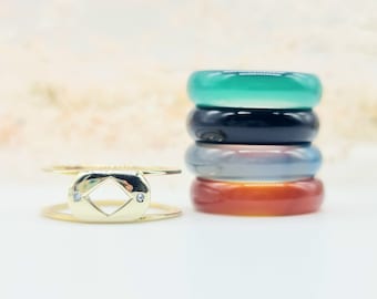 Personalizable ring set made of 333 8 kt yellow gold with zirconia stones and interchangeable glass rings
