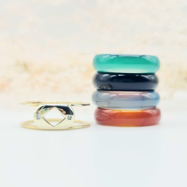 Personalizable ring set made of 333 8 kt yellow gold with zirconia stones and interchangeable glass rings