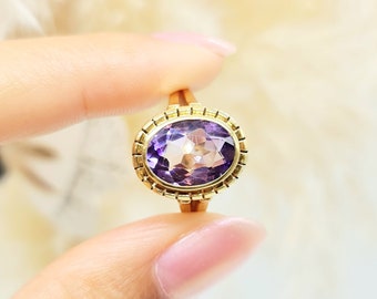 Vintage cocktail ring with purple amethyst made of 585 14 KT yellow gold size 55