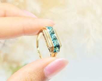 High-quality antique ring with five green tourmalines in square cut made of 585 14 KT yellow gold size 59