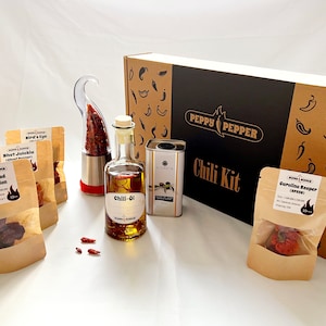 Set regalo peperoncino PREMIUM EXTREME Edition - con macinapeperoncino di design in acciaio inossidabile! Prepara il tuo olio al peperoncino secondo le tue preferenze