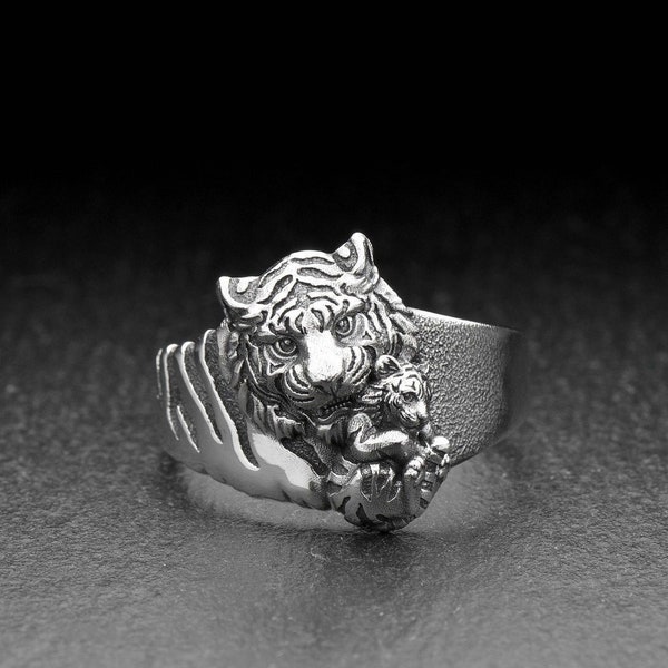 Sterling Silver Tigress with little tiger silver ring, Tiger Lovers Gift, Handmade Animal Jewelry, Animal Lovers Ring, Wild Animal Jewelry