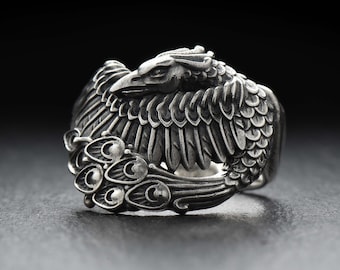 Anillo de plata de ley con diseño de fénix: una joya que representa al mítico ave de fuego.