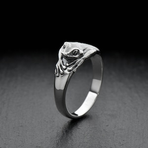 Sterling Silver Frog Ring: Handmade Animal Jewelry