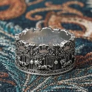 Sterlingzilveren carrouselring: handgemaakte herinneringssieraden