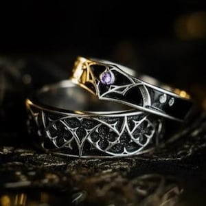Set di fedi nuziali in argento sterling gotico: trama nera, accenti di pietre preziose