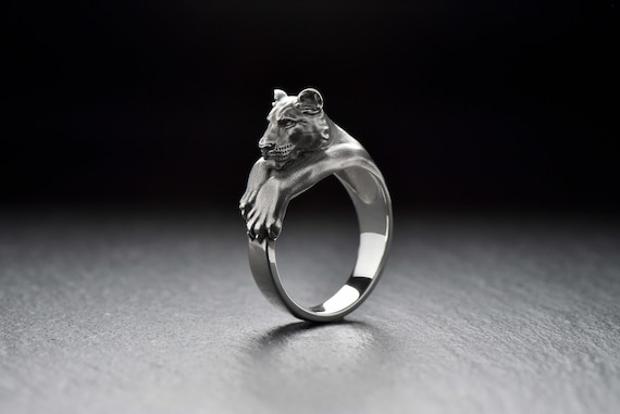 Lioness ring clearance