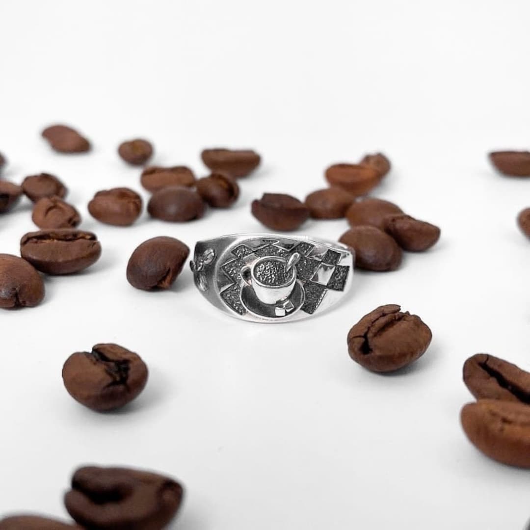 スターリングシルバー製コーヒーカップリング：カフェイン好きのための