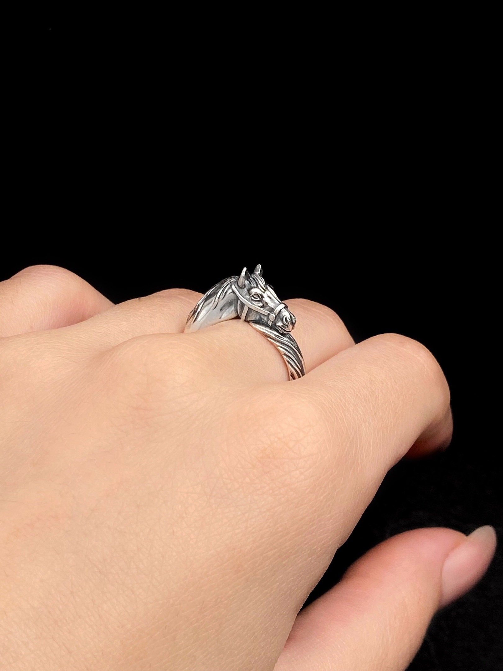 スターリングシルバーの馬の指輪 - 精巧な乗馬ジュエリー、男女兼用の