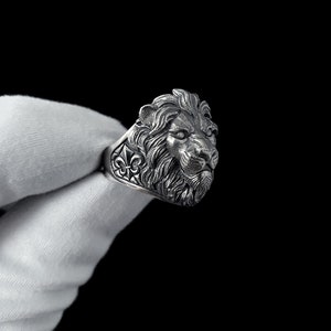 Whether you're a fan of wildlife-inspired jewelry, a lover of symbolism, or simply appreciate extraordinary craftsmanship, this Silver Lion Ring is a must-have addition to your collection.