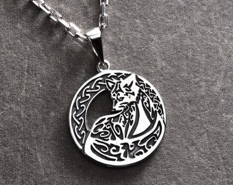 Collana con ciondolo a forma di gatto e nodo celtico in argento