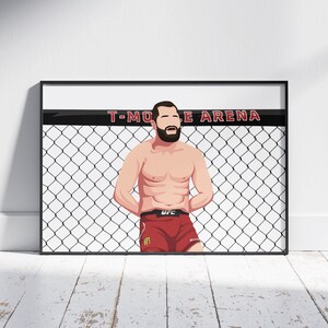 Puede incluir: Una ilustración digital de un hombre que lleva pantalones cortos rojos con la palabra "UFC" en ellos, de pie en una jaula de lucha. La jaula es en blanco y negro y el texto "T-Mobile Arena" está por encima de la jaula.