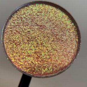 Saffron is a hand pressed multichrome shimmer 26mm single eyeshadow topper