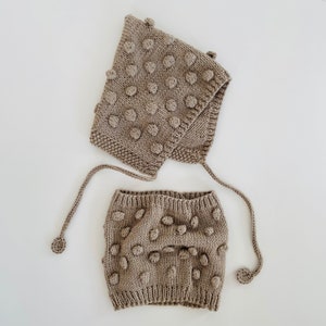 Baby, child knitted bonnet (hat) with bubbles