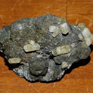 Spécimen minéral de calcite et de marcassite