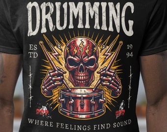 Energiegeladenes Männer Drumming T-Shirt, auffälliges Mann Drumstick Grafik Tshirt, witziger Spruch Totenkopf, lässiges Herren Premium Shirt