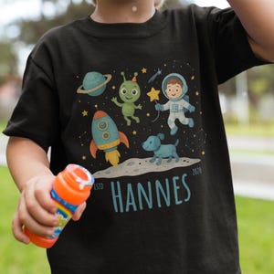 Space birthday shirt, personalized shirt with name year, rocket motif children 3-8 years, gift boy, T-shirt astronaut